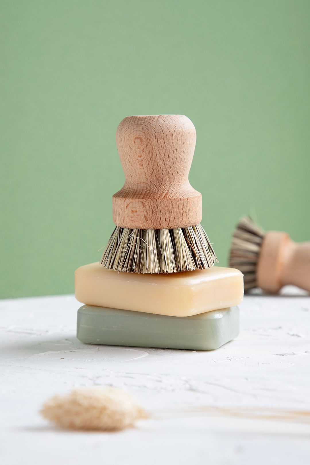Mise en scène produit : brosses en bois